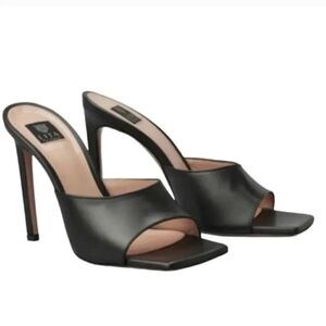 NWT Lita Revolve Black Heels